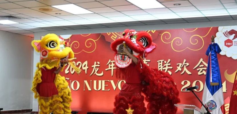 Faroles, colores y un dragón adornan fiesta de Año Nuevo Chino 2024